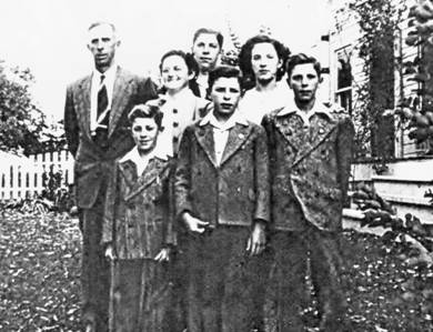 Robert Bender Family - Bert, Pearl, Wilfred, Audry, Ken, Ross, Walter.jpg